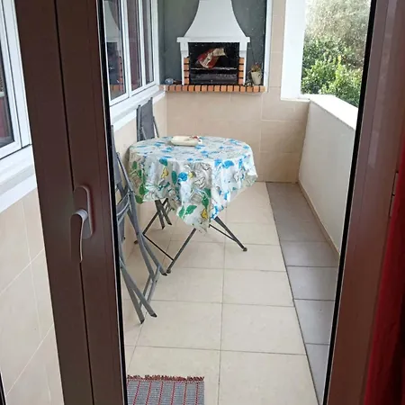 Moradia Lili Ronqueira