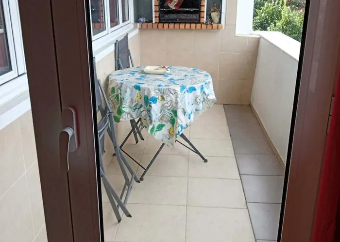 Moradia Lili Ronqueira